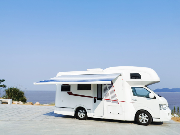 Маркиза автомобильная РИФ 3.0х2,5 м кассетная, привод механический, ручной, корпус белый